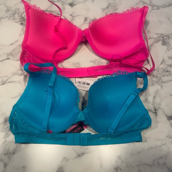 Lasenza bras 32c - Picture 2 of 3